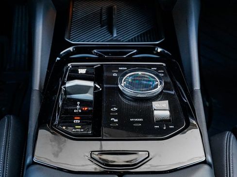 Used 2025 BMW 530i xDrive 530i xDrive w/ Premium Package image 15