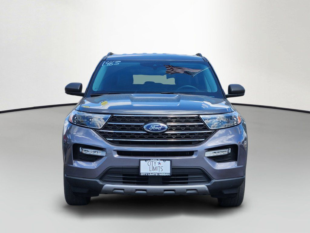 Used 2023 Ford Explorer XLT w/ Equipment Group 202A AWD/4WD image 2