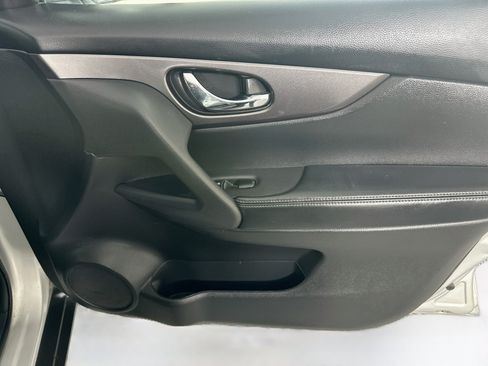 Used 2016 Nissan Rogue S w/ S Family Package FWD image 30