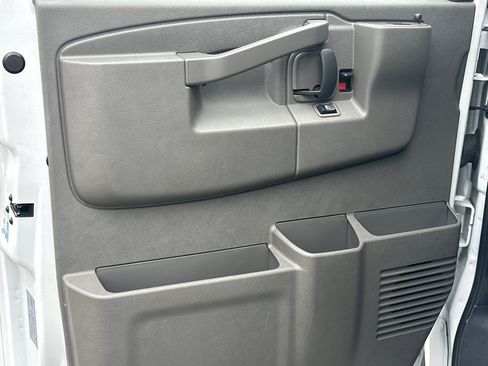 Used 2024 GMC Savana 2500 w/ Driver Convenience Package image 10