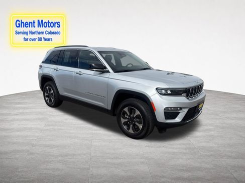 Used 2025 Jeep Grand Cherokee Limited 4xe w/ Trailer Tow Package AWD/4WD image 8