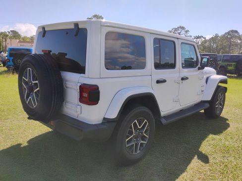 Certified 2024 Jeep Wrangler Unlimited Sahara AWD/4WD image 5