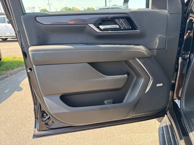 New 2026 GMC Yukon XL Elevation w/ Elevation Premium Package AWD/4WD image 12