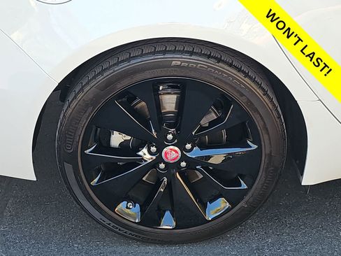 Used 2022 Jaguar XF SE RWD image 12
