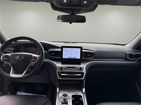 Used 2022 Ford Explorer XLT w/ Equipment Group 202A image 11