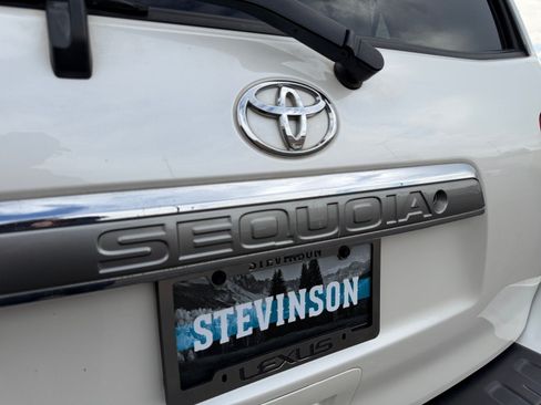 Used 2019 Toyota Sequoia Platinum w/ Carpet Mat Package (TMS) AWD/4WD image 23