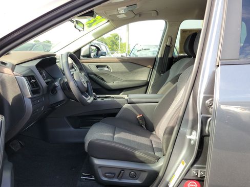 Certified 2023 Nissan Rogue SV FWD image 18