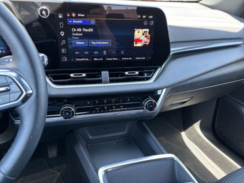 Used 2025 Chevrolet Equinox LT AWD/4WD image 17