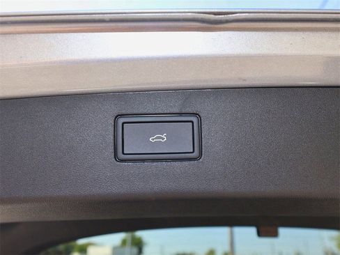 New 2025 Volkswagen Tiguan SE image 11