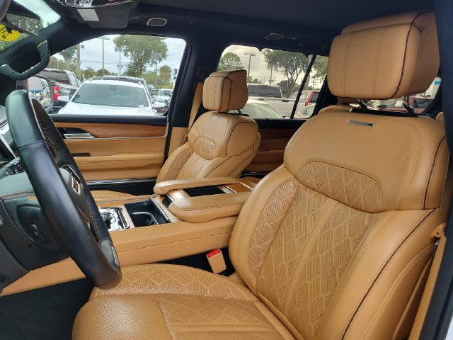 Used 2023 Jeep Grand Wagoneer Series III AWD/4WD image 28