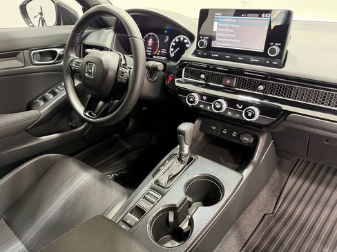 Used 2025 Honda Civic Sport image 29
