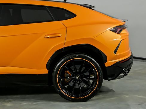 Used 2022 Lamborghini Urus image 9