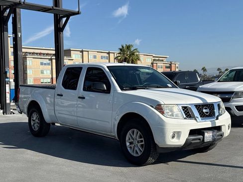 Used 2018 Nissan Frontier SV RWD image 3