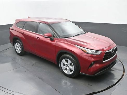 Used 2020 Toyota Highlander LE image 27