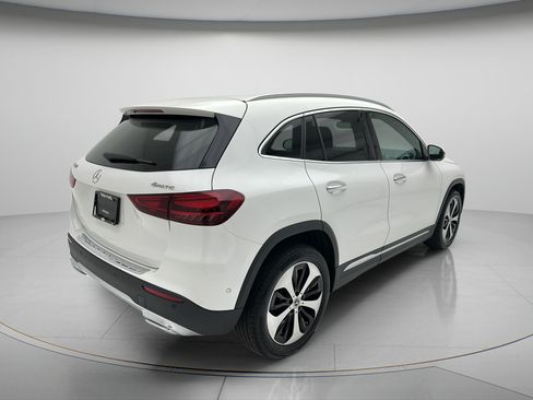Used 2025 Mercedes-Benz GLA 250 4MATIC image 4