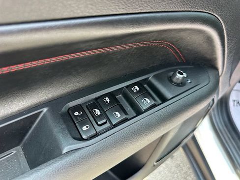 Used 2025 Jeep Compass Trailhawk AWD/4WD image 16