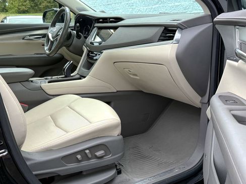 Certified 2022 Cadillac XT5 Premium Luxury image 9