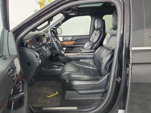 Used 2018 Lincoln Navigator Reserve w/ Technology Package AWD/4WD image 5