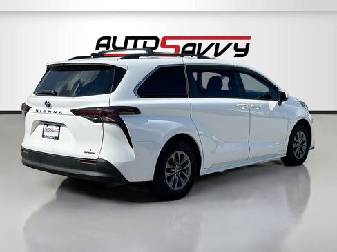 Used 2023 Toyota Sienna LE FWD image 7