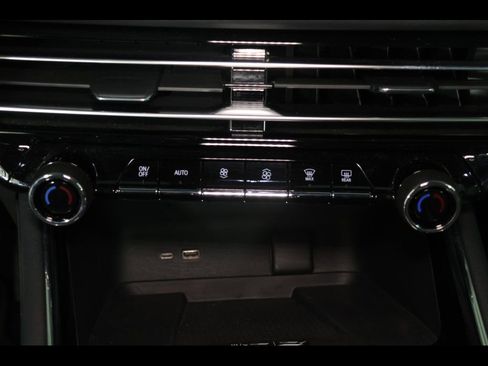 Used 2024 Chevrolet Traverse LT w/ Enhanced Driving Package FWD image 55