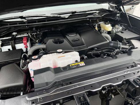 Certified 2025 Toyota Tundra SR5 AWD/4WD image 28
