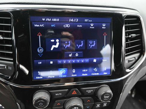 Used 2019 Jeep Grand Cherokee Altitude AWD/4WD image 18
