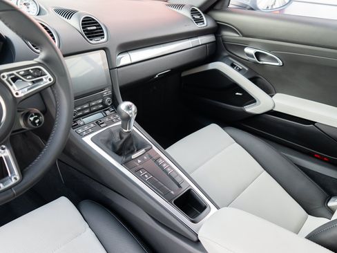 Used 2024 Porsche 718 Cayman RWD image 18