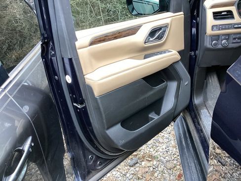 Used 2021 Chevrolet Tahoe Premier w/ Premium Package image 11