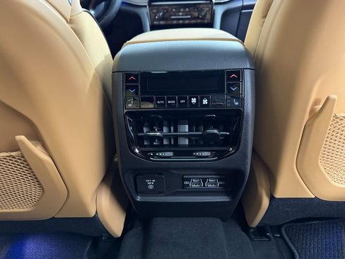 New 2025 Jeep Grand Cherokee L Summit w/ Obsidian Package image 29