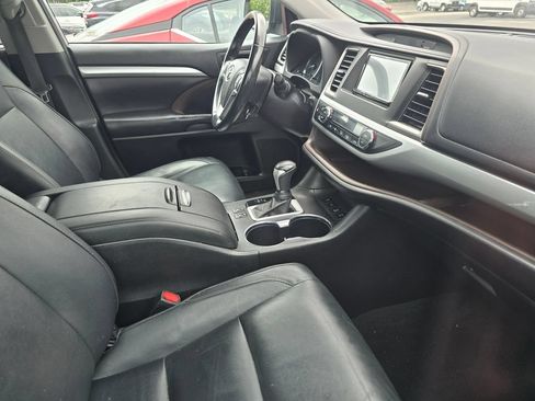 Used 2018 Toyota Highlander XLE AWD/4WD image 14