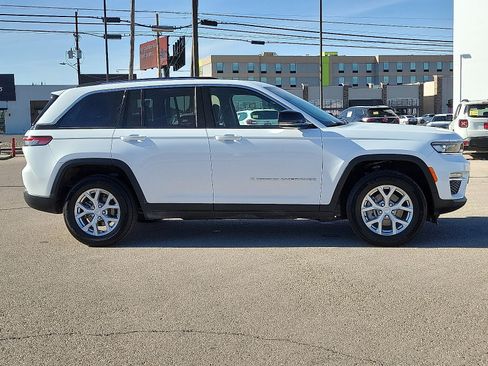 Used 2024 Jeep Grand Cherokee Limited image 5