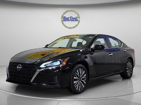 Used 2023 Nissan Altima 2.5 SV AWD/4WD image 1