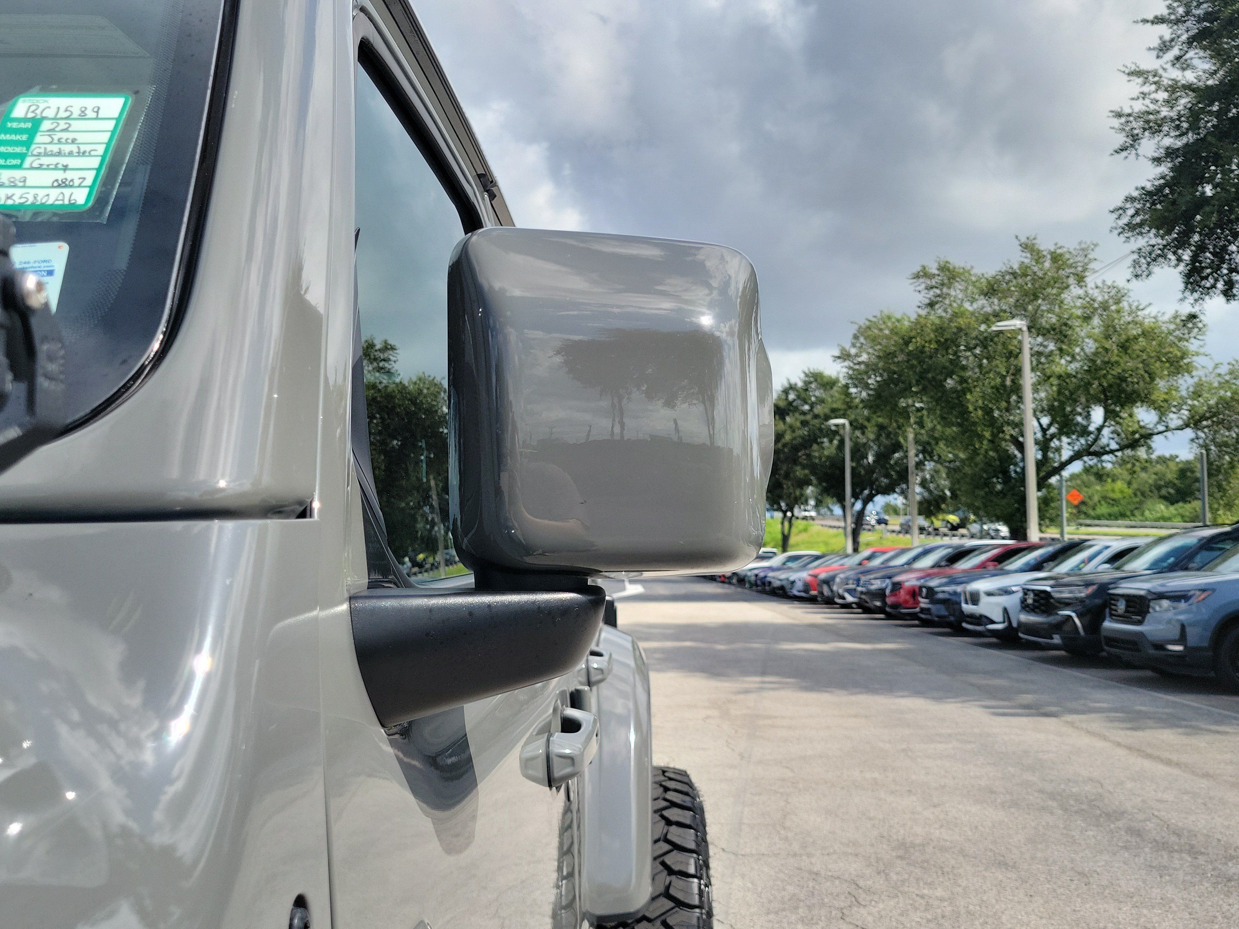 Used 2022 Jeep Gladiator Overland AWD/4WD image 4