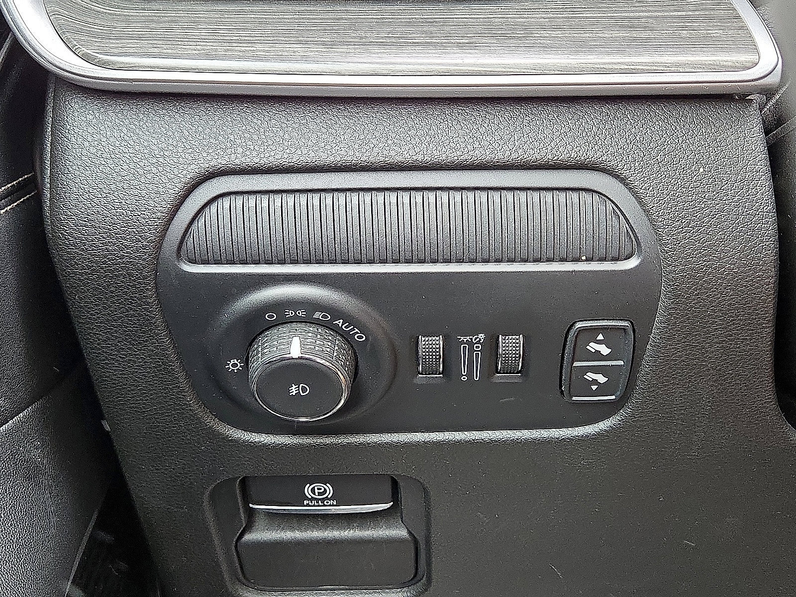 Used 2024 Jeep Wagoneer L Series II w/ Flexible Seating Group RWD image 25