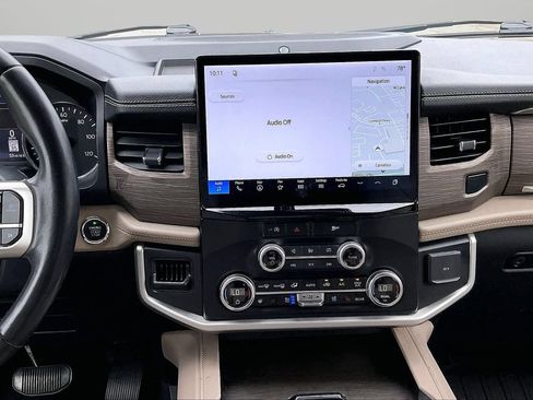 Used 2024 Ford Expedition Limited AWD/4WD image 12