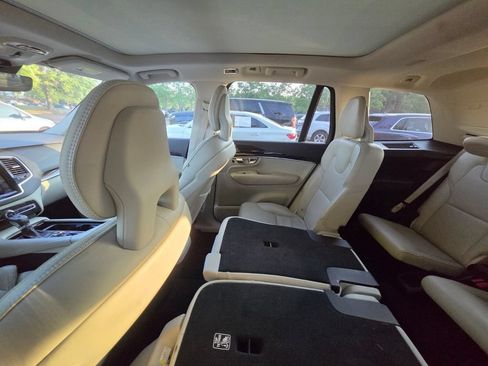 Used 2018 Volvo XC90 T6 Momentum w/ Convenience Package AWD/4WD image 10
