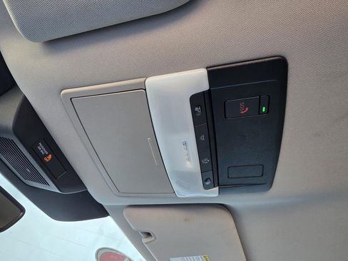 Used 2025 Nissan Pathfinder SL AWD/4WD image 36