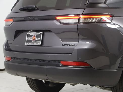 Used 2024 Jeep Grand Cherokee Limited w/ Luxury Tech Group II image 44