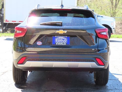 Certified 2025 Chevrolet Trax LT FWD image 13