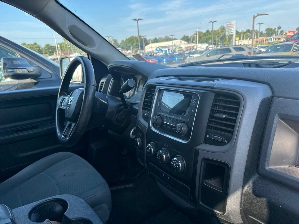 Used 2017 RAM 1500 ST w/ SXT Appearance Group AWD/4WD image 4