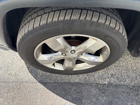 Used 2012 Jeep Grand Cherokee Limited image 11