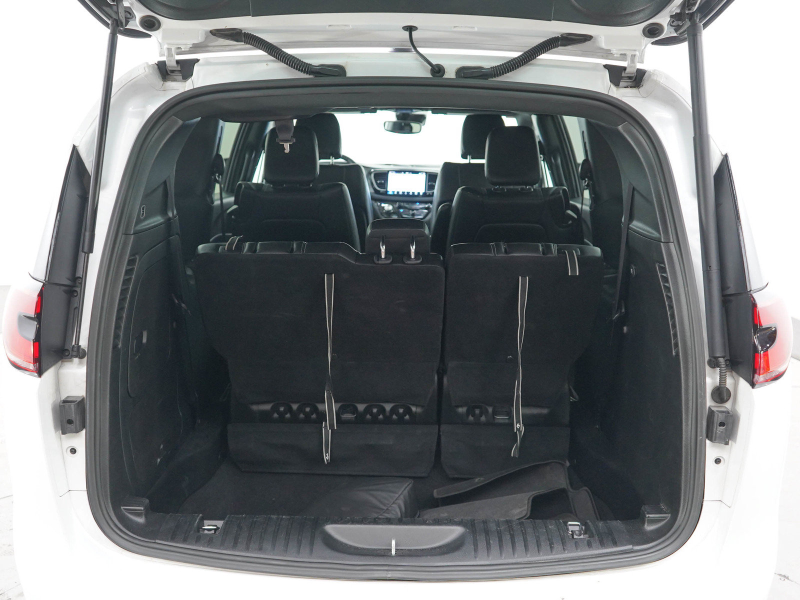 Used 2024 Chrysler Pacifica Limited FWD image 19