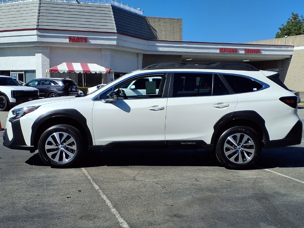 Used 2024 Subaru Outback Premium AWD/4WD image 2