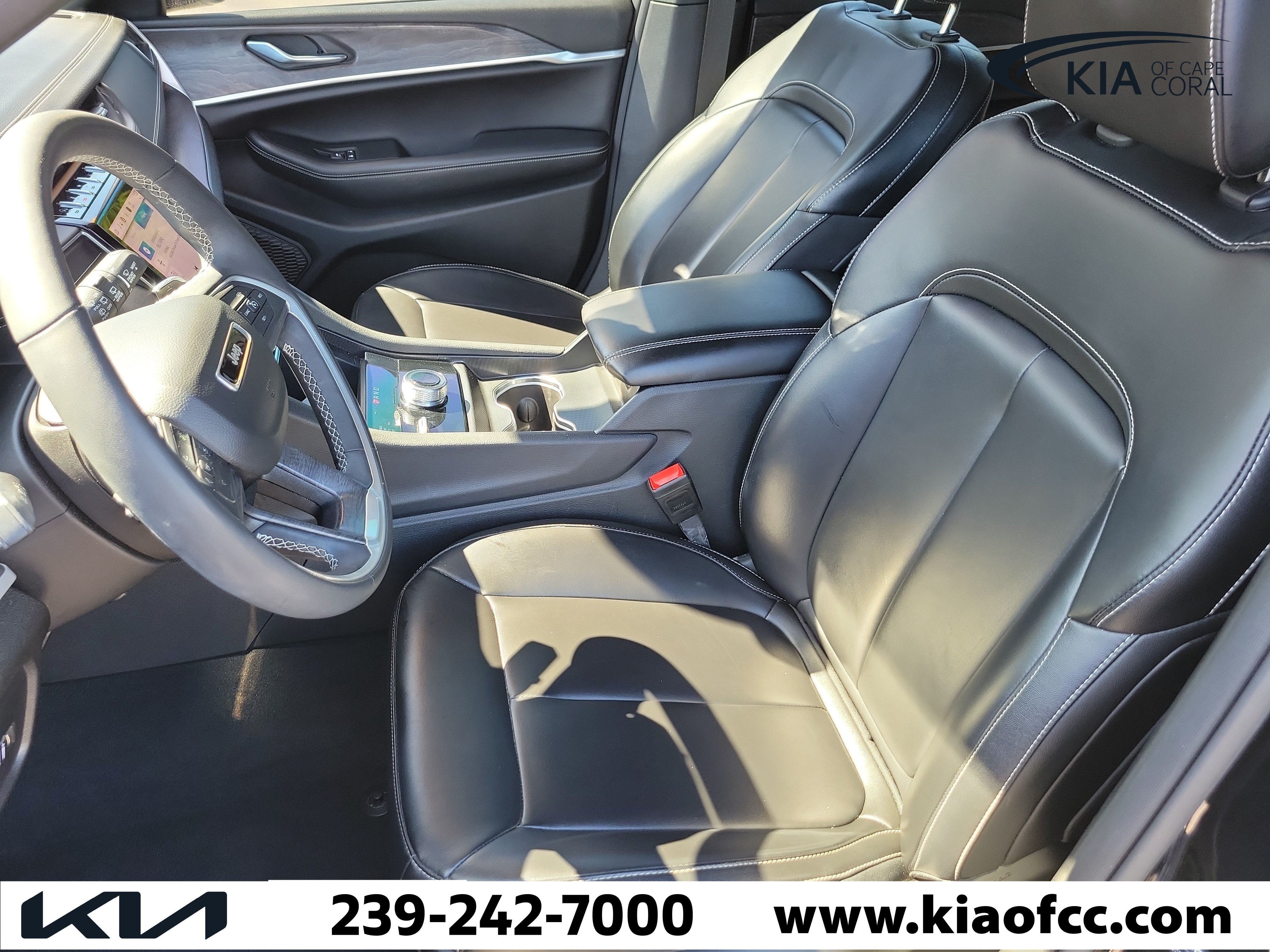 Used 2024 Jeep Grand Cherokee Limited w/ Black Appearance Package AWD/4WD image 22