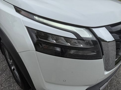 Certified 2025 Nissan Pathfinder SL FWD image 24