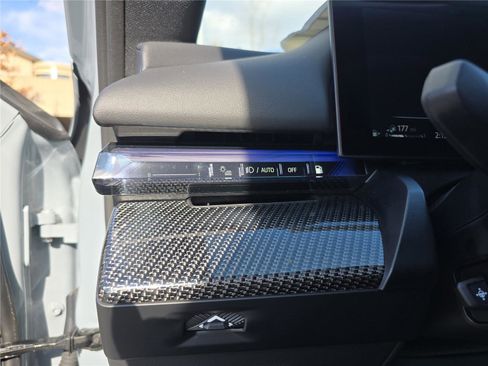 New 2026 BMW 550e xDrive AWD/4WD image 33