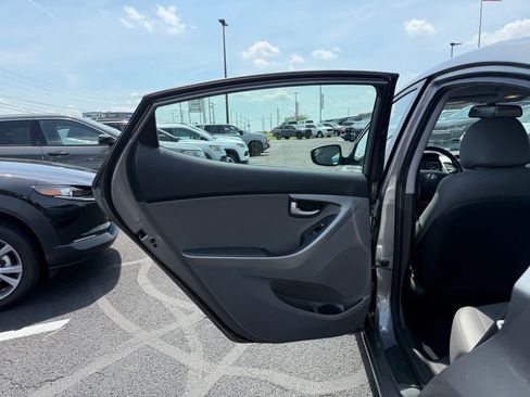 Used 2014 Hyundai Elantra Limited w/ Option Group 03 FWD image 10