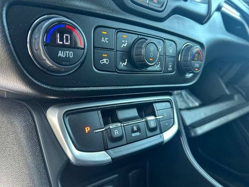 Used 2024 GMC Terrain SLT AWD/4WD image 14