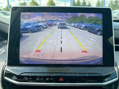 Used 2023 Jeep Compass Latitude w/ Sun and Sound Group AWD/4WD image 16