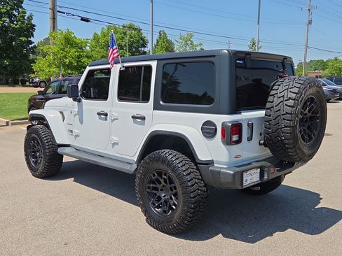 Used 2021 Jeep Wrangler Unlimited Sahara AWD/4WD image 5